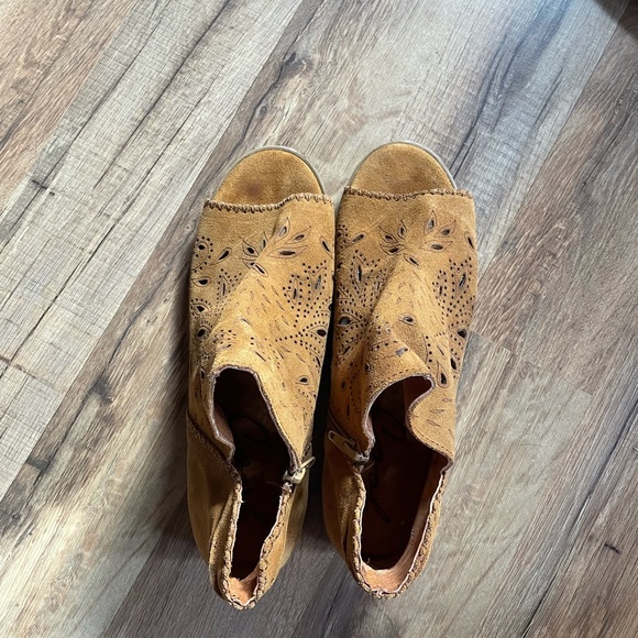 Zip Booties - Picture 6 of 7